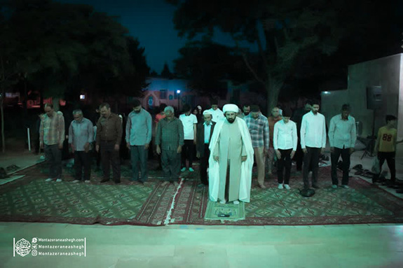 نماز جماعت مغرب و عشا برگزار شده در گلزار شهدای انقلاب اسلامی مشهد